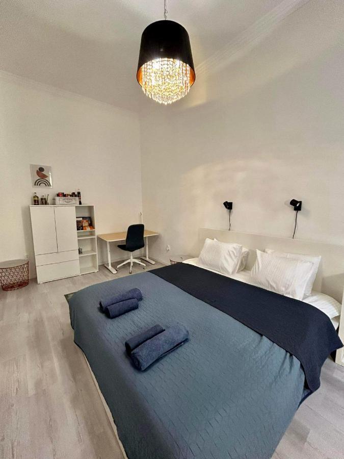 Apartment 3-br Flat In Jewish Quarter *